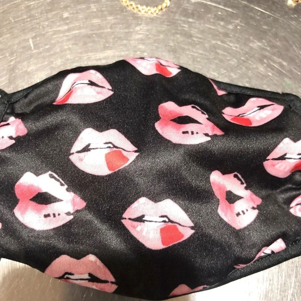 NWT Face Mask Chain holder with Mask